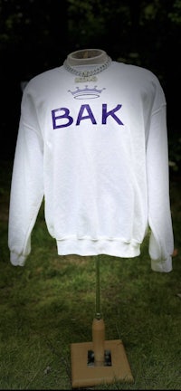 a white sweatshirt with the word bak on it